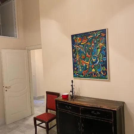 Renovated With 3 Bedrooms In An Historic Palazzo Between Port And Old Town Livourne