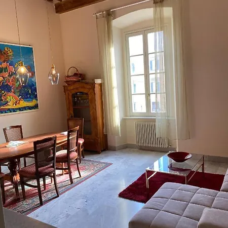 Renovated With 3 Bedrooms In An Historic Palazzo Between Port And Old Town Appartement *