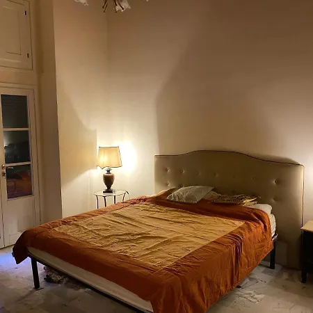 Renovated With 3 Bedrooms In An Historic Palazzo Between Port And Old Town Appartement *