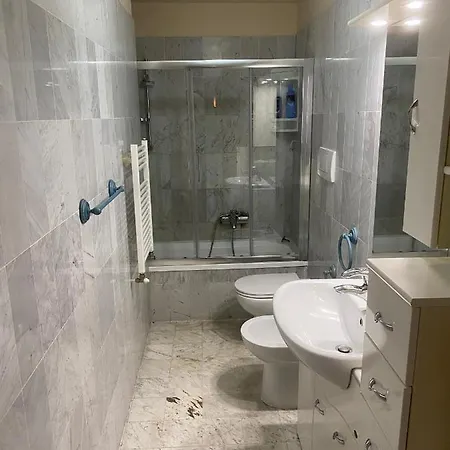 Renovated With 3 Bedrooms In An Historic Palazzo Between Port And Old Town Appartement *