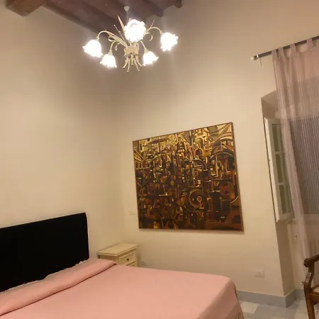 Appartement Renovated With 3 Bedrooms In An Historic Palazzo Between Port And Old Town *