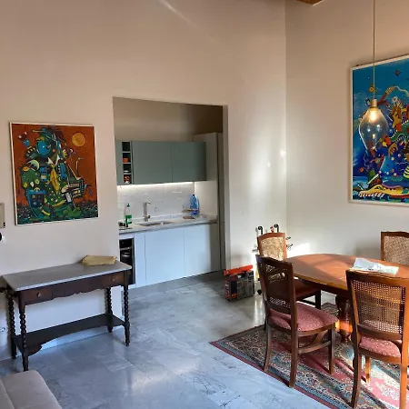 Renovated With 3 Bedrooms In An Historic Palazzo Between Port And Old Town Appartamento