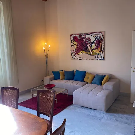 Renovated With 3 Bedrooms In An Historic Palazzo Between Port And Old Town Livorno