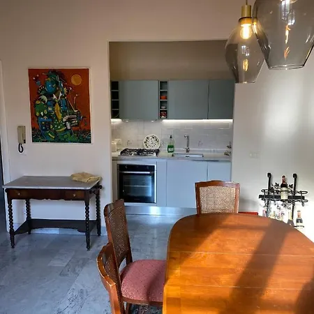 Renovated With 3 Bedrooms In An Historic Palazzo Between Port And Old Town