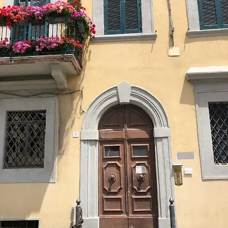 Appartement Renovated With 3 Bedrooms In An Historic Palazzo Between Port And Old Town Livorno