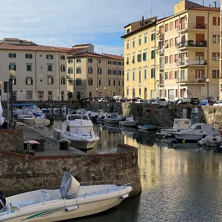 Appartamento Renovated With 3 Bedrooms In An Historic Palazzo Between Port And Old Town