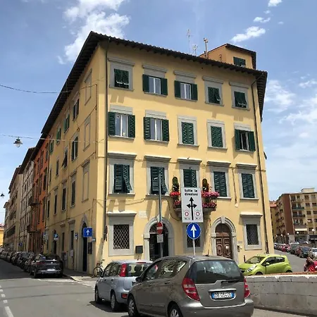 Appartamento Renovated With 3 Bedrooms In An Historic Palazzo Between Port And Old Town Livorno